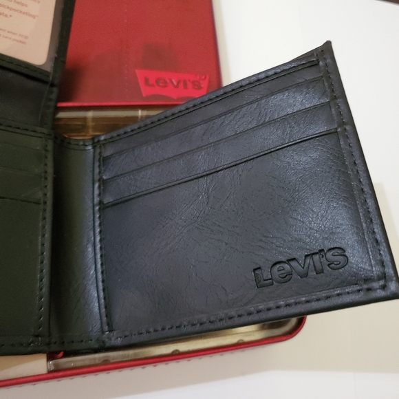 🤩New in box Levi's black mens wallet - Picture 3 of 10
